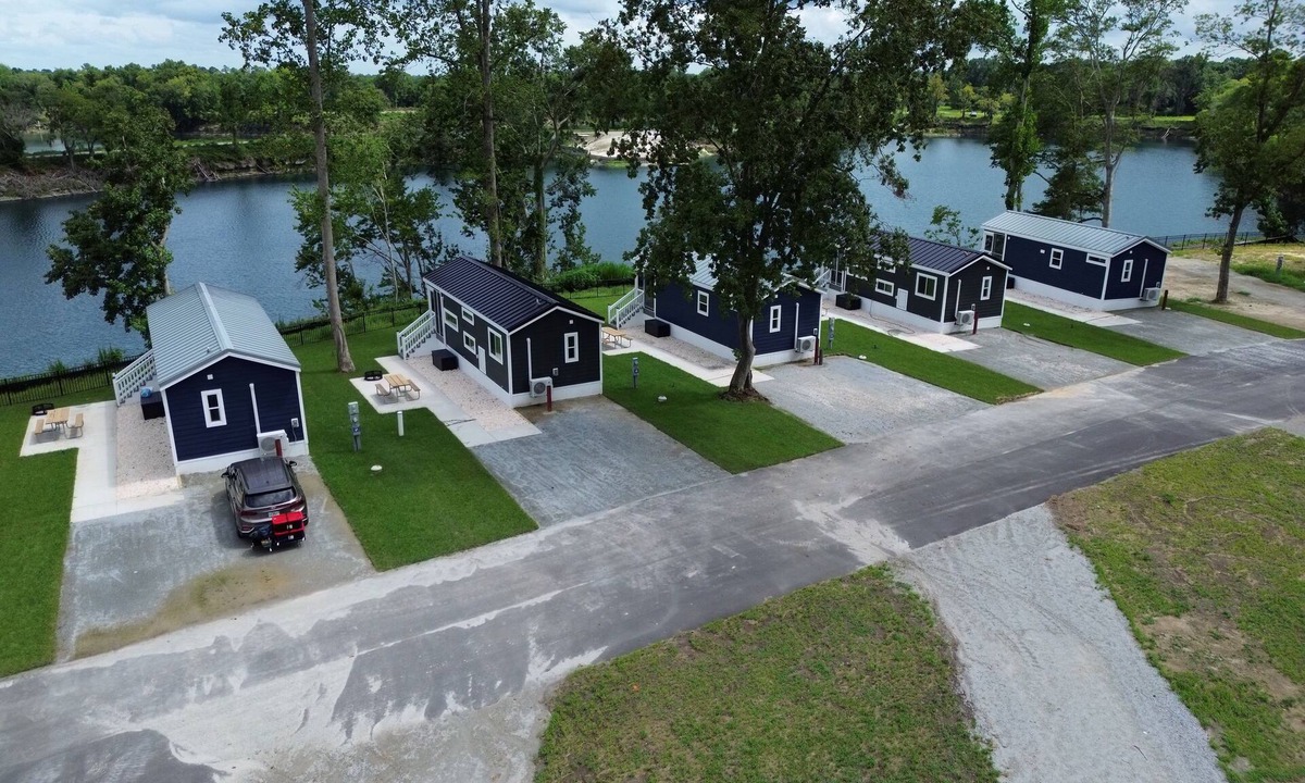 Maysville Cabin | Lake View Cabin, 20 miles from New Bern!