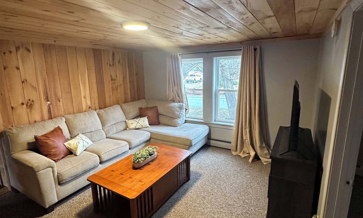 Auburn Apartment | Lake View Central Hideaway