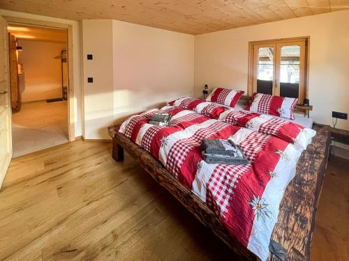 Iseltwald Apartment | Lake View Chalet Mis