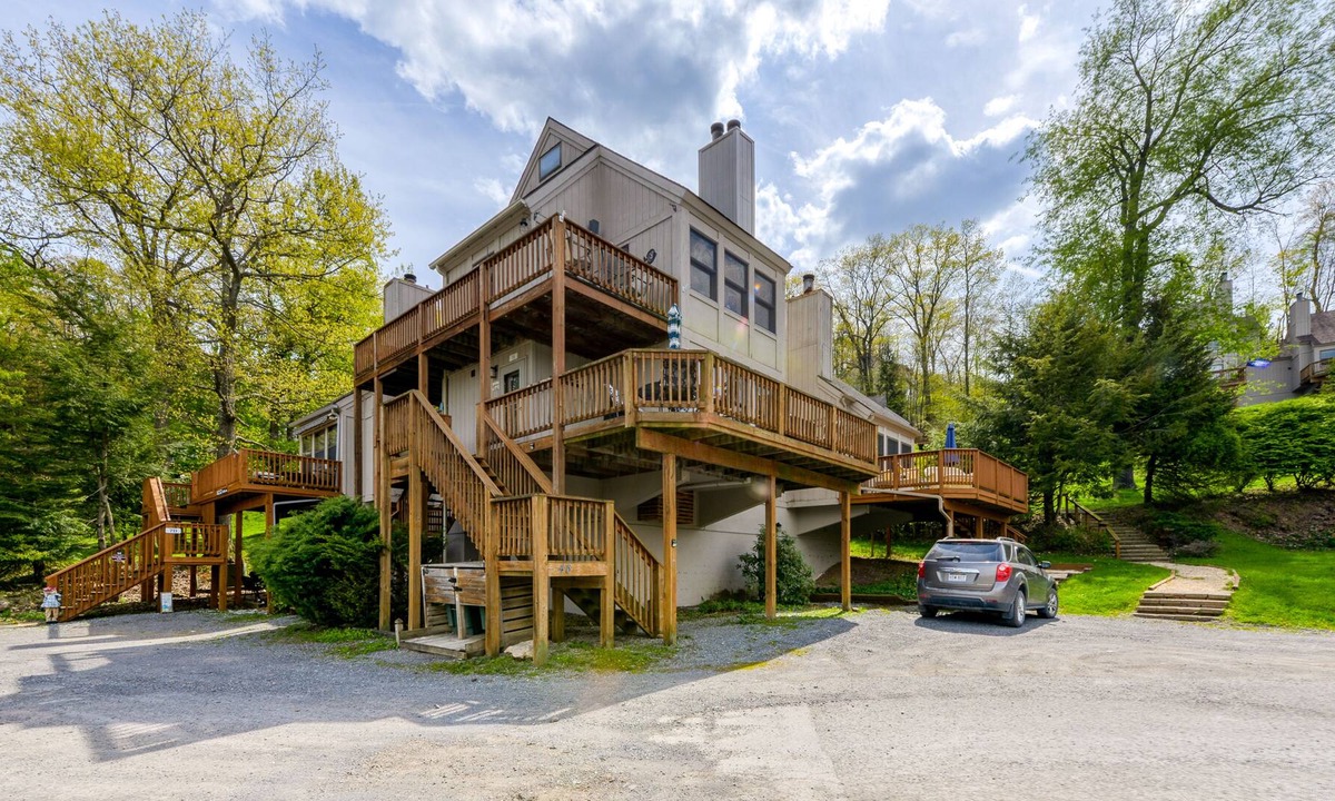Thayerville Condo | Lake-view condo with deck & firepit - prime location