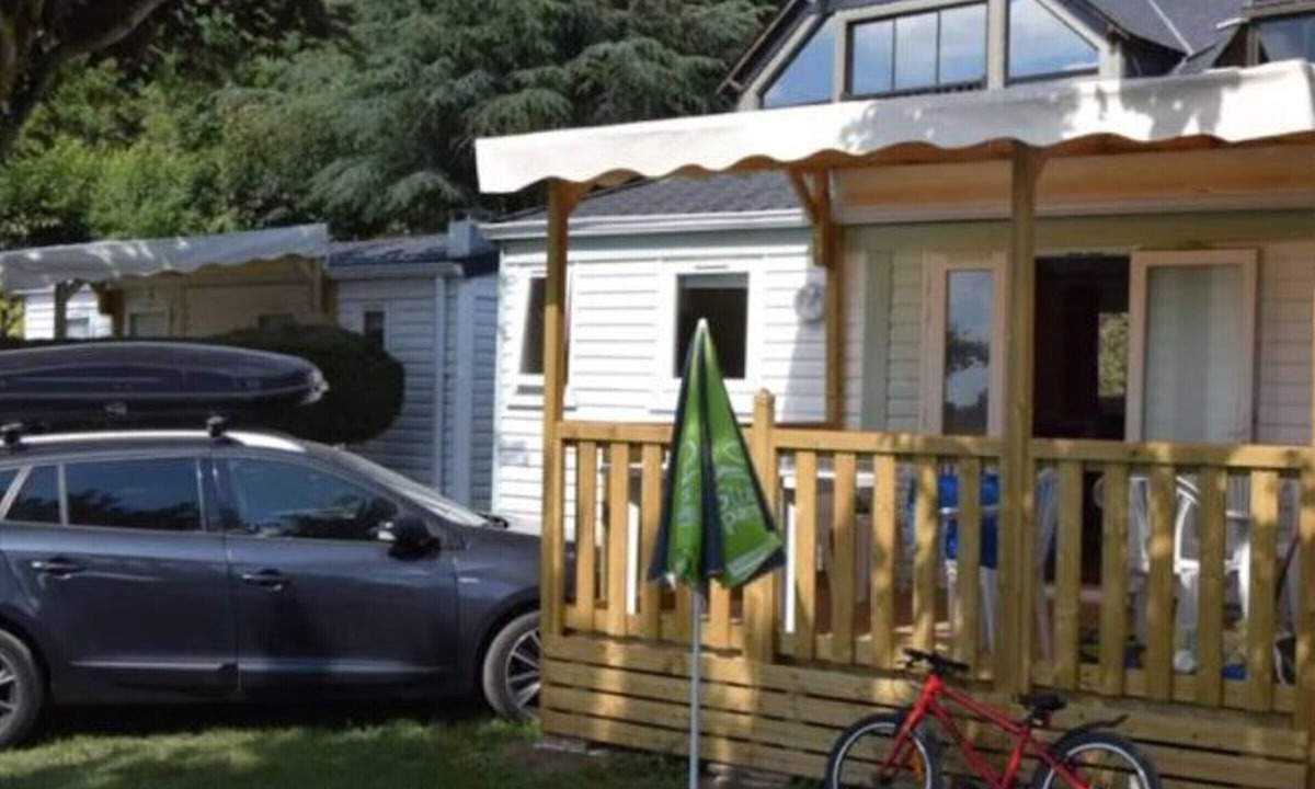 Salles-Curan House | Lake view cottage with terrace, perfect for 5 people