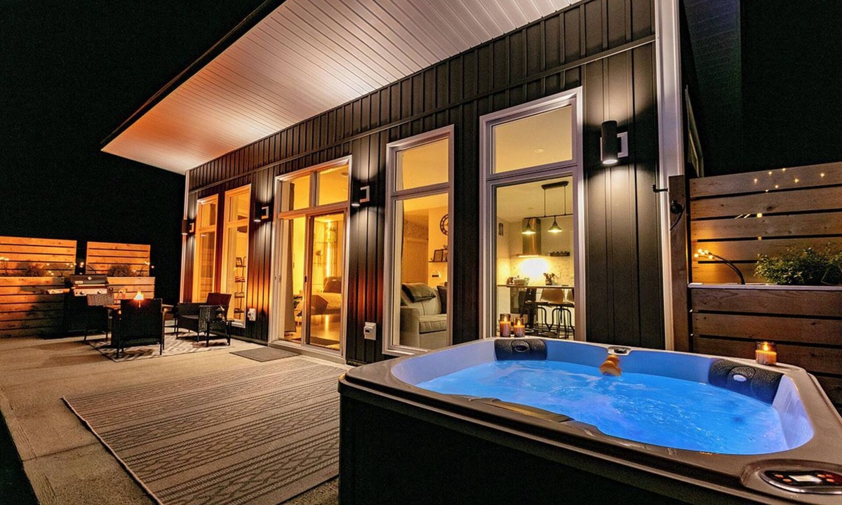 Dundee Cabin | Lake View Cottage with Private Hot Tub - Eagle View