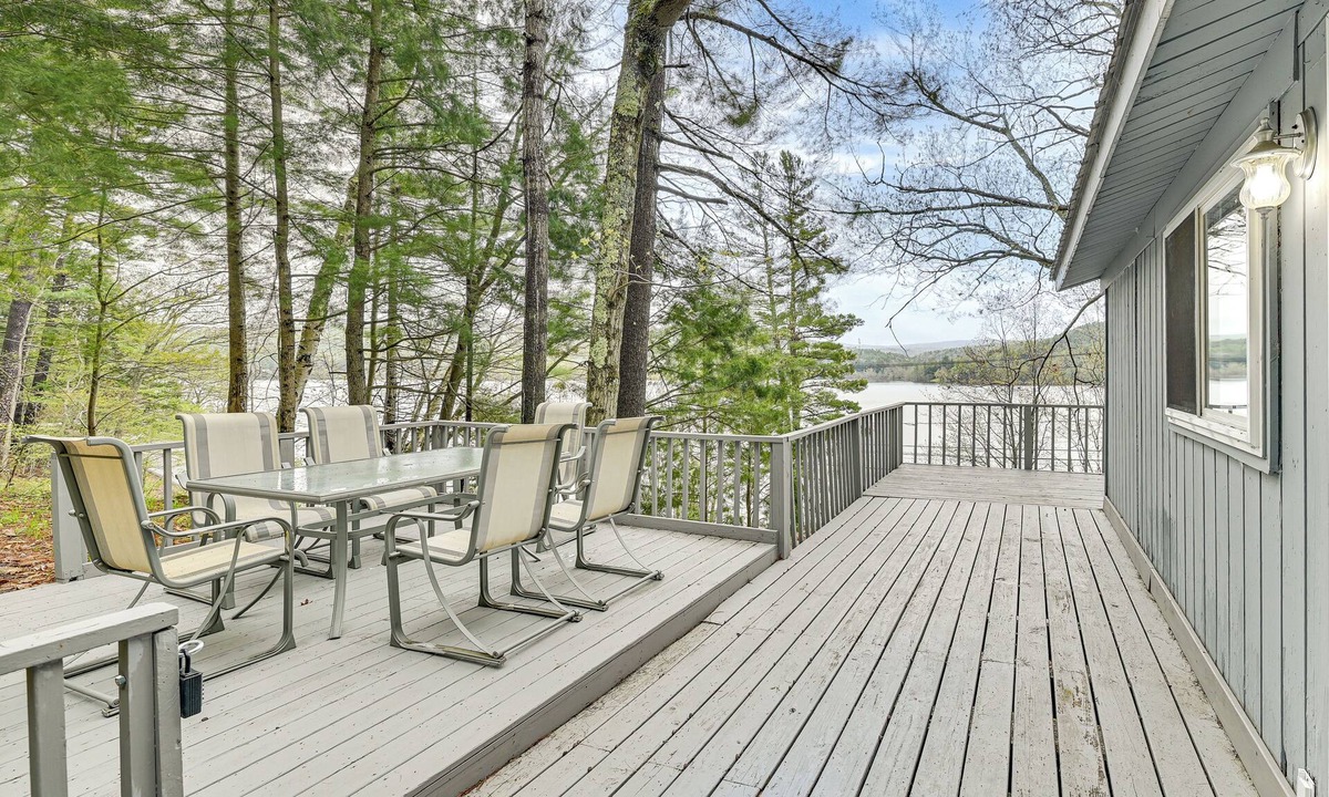 Hadley Cabin | Lake-View Deck! Cabin Near Saratoga Race Course