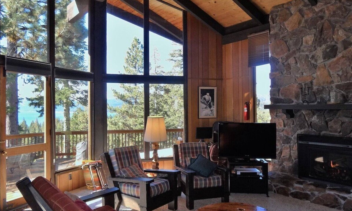 Lake Forest House | Lake View Dollar Point Tahoe City- Old Tahoe Charm!