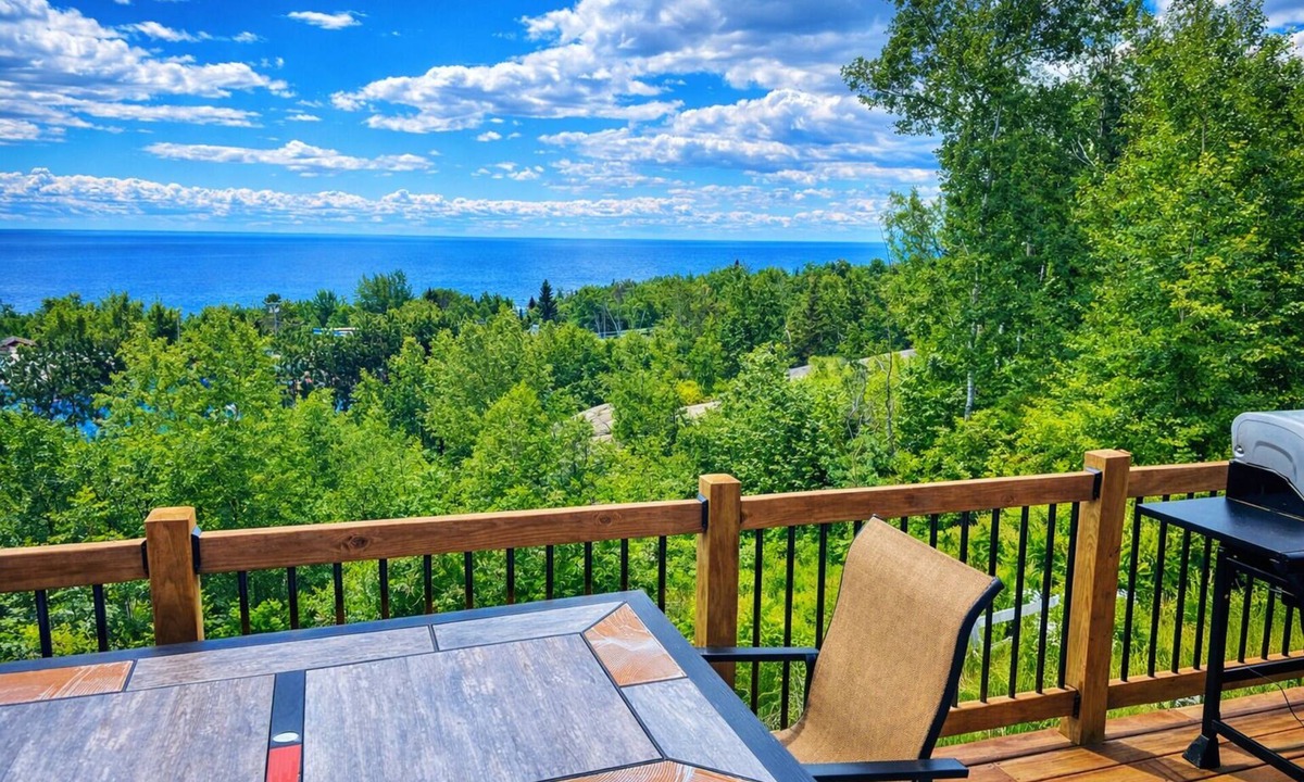 Beaver Bay Apartment | Lake View|Fire Pit|Modern|Perfect Location