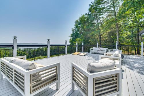 Marmaros House | Lake View & Game Room on 3 1/2 Acres, Near Marina