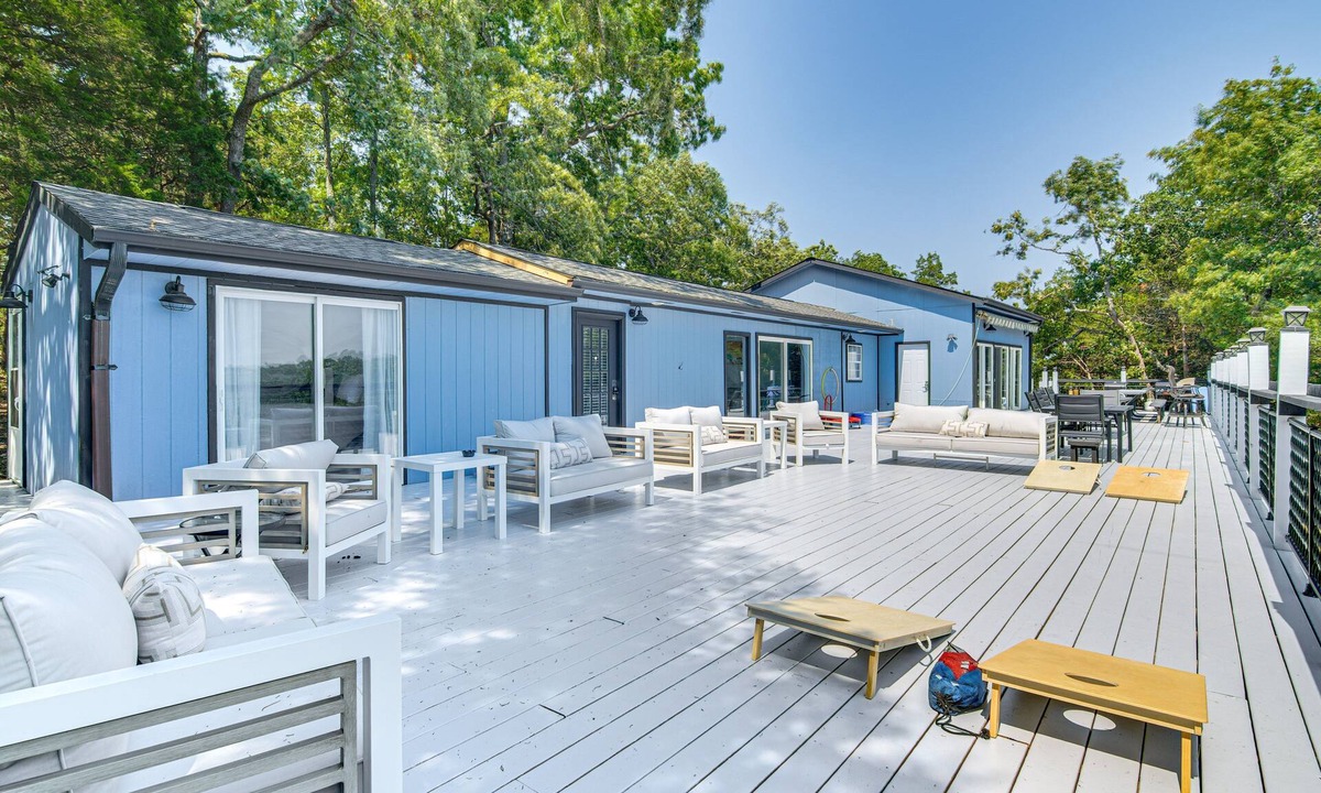 Marmaros House | Lake View & Game Room on 3 1/2 Acres, Near Marina