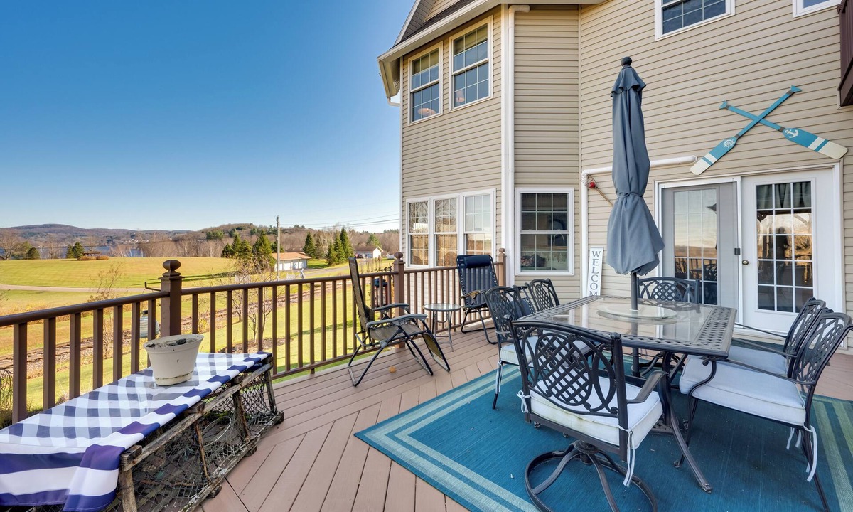 Beebe Plain Apartment | Lake View & Games: Family Escape in Newport!