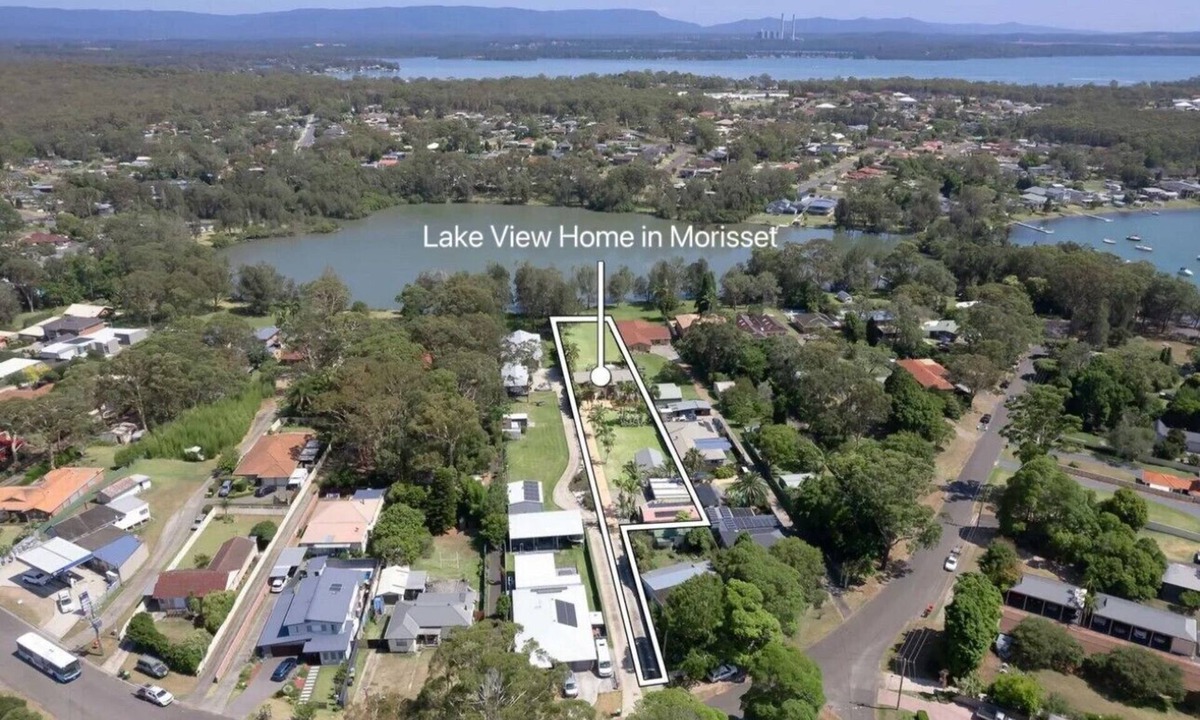 Morisset Park House | Lake View Home in Morisset