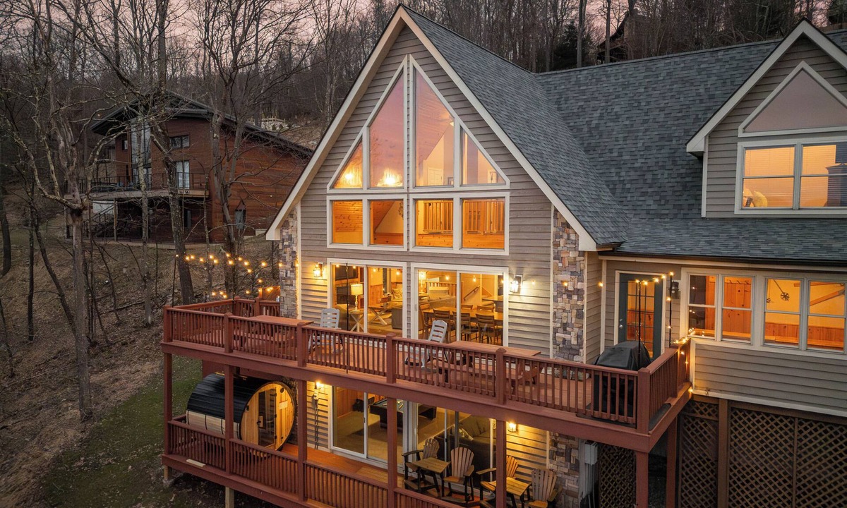 Mountainside House | Lake View Lodge with Hot Tub, Sauna, Fire Pit, Games, Gym, & EV Friendly