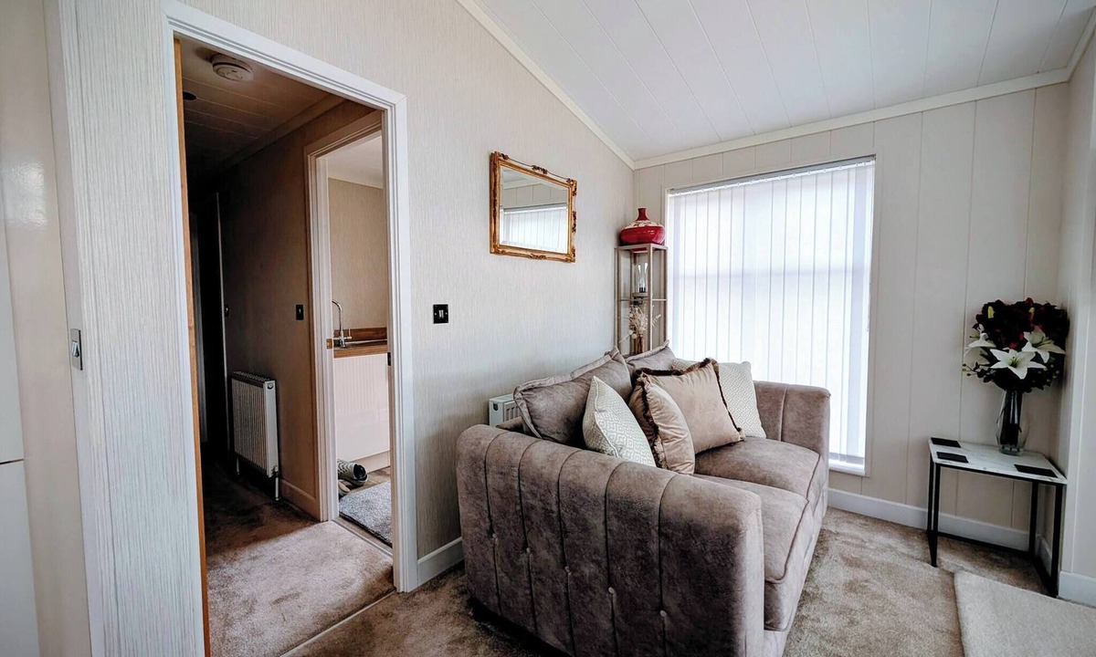 Kirk Sandall House | Lake View Lodgev- NO PETS!