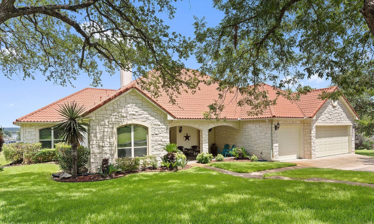 Spicewood House | Lake View Luxury Escape w/ Boat Slip! Perfect 2 Family Getaway sleeping up to 8!