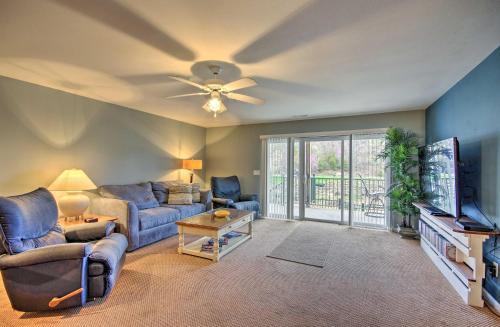Camdenton House | Lake-View Patio, Pool Table! Camdenton Family Unit