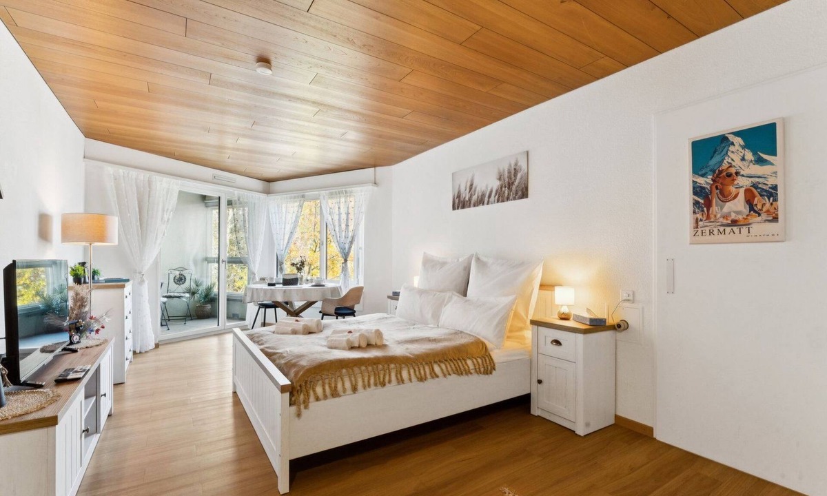 Ingenbohl Apartment | Lake View Studio by Interhome