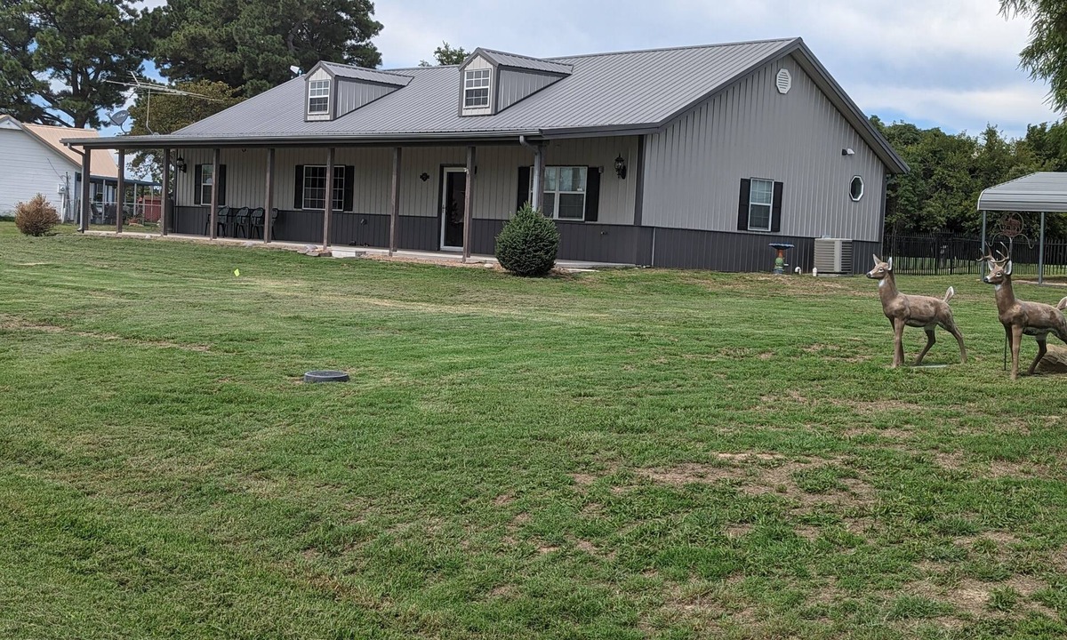 Checotah House | Lake View, wheelchair accessible, sandy beaches close by, quiet area