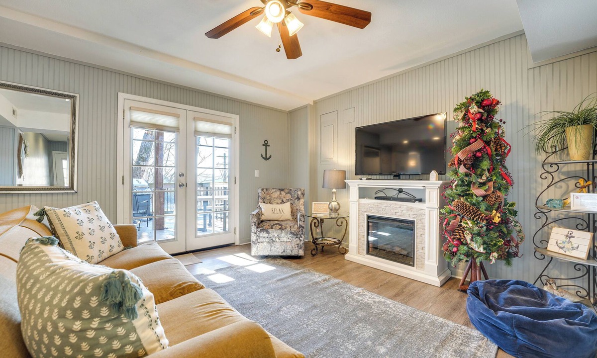 Cape Fair Apartment | Lake Views & Community Perks: Cape Fair Apartment!