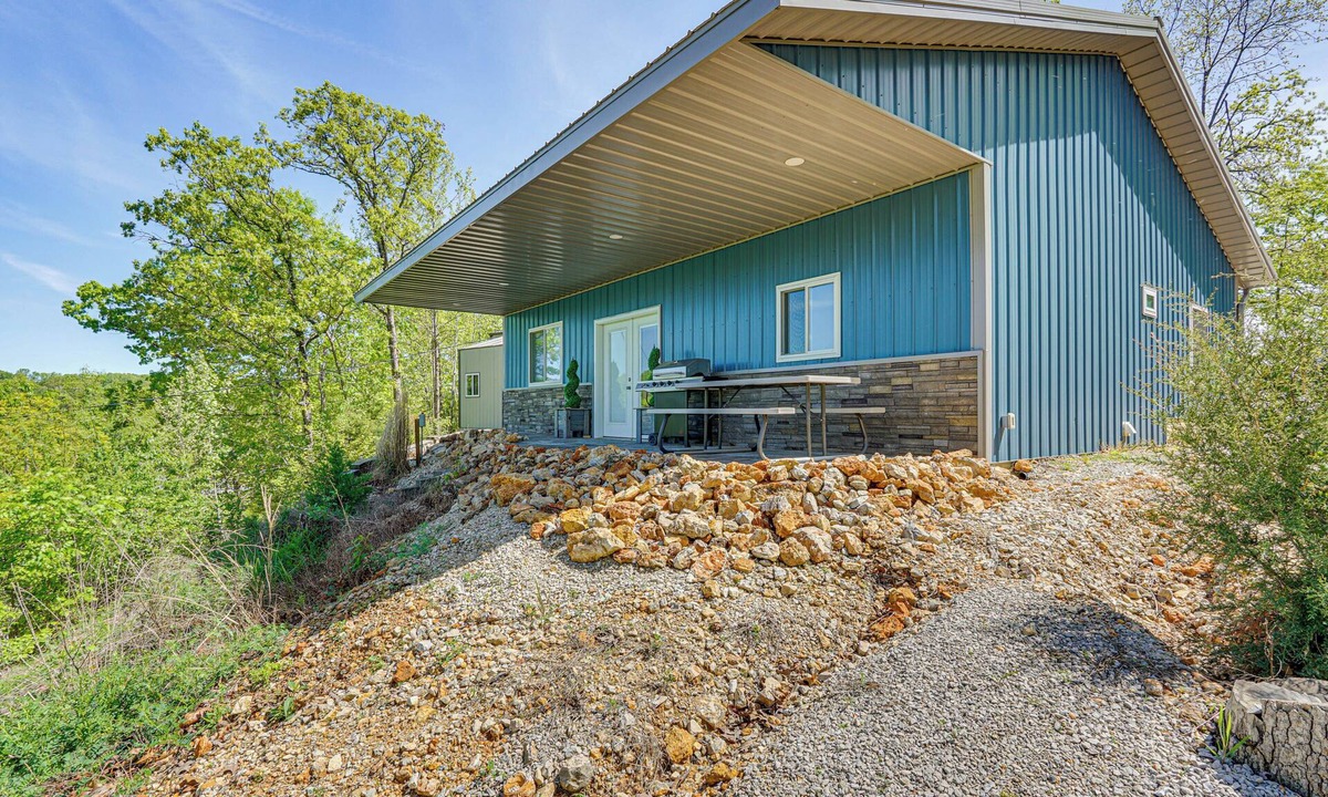 Camdenton Cabin | Lake Views, Fire Pit! ‘Blue Cabin’ Ozarks Getaway
