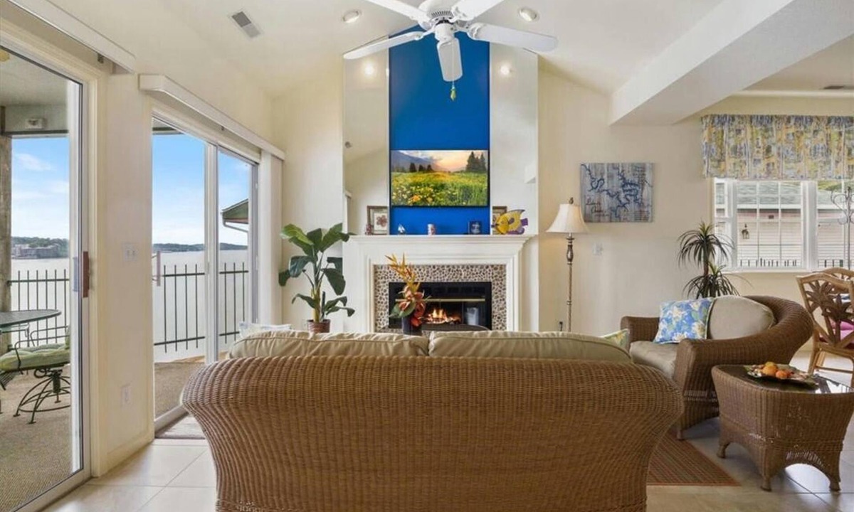 Lakeland Condo | Lake views for miles! 3 BR, 2 BA, 3rd floor condo in Harbour Towne, Lake Ozark.