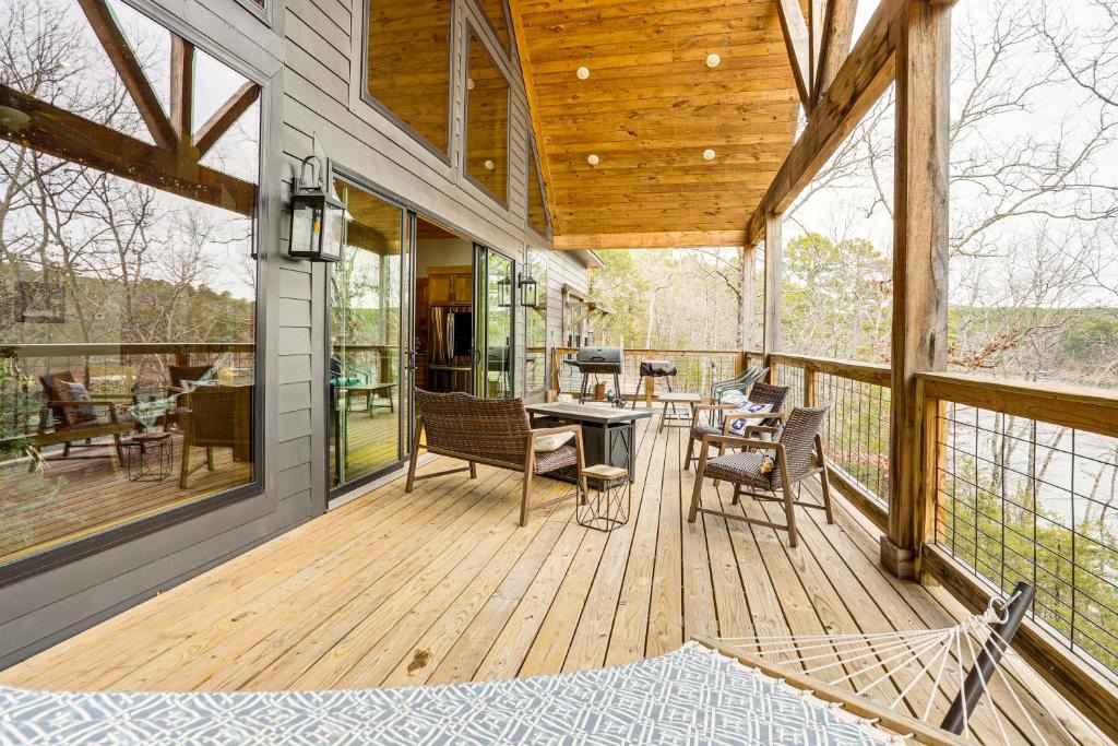 Drasco House | Lake Views & Golf Access at Secluded Drasco Lodge
