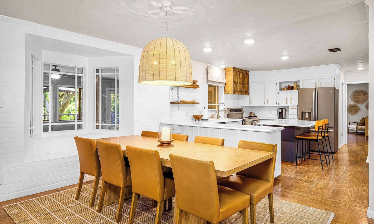 Seguin House | Lake Views | Pool | Fire Pit | BBQ | Spacious Deck