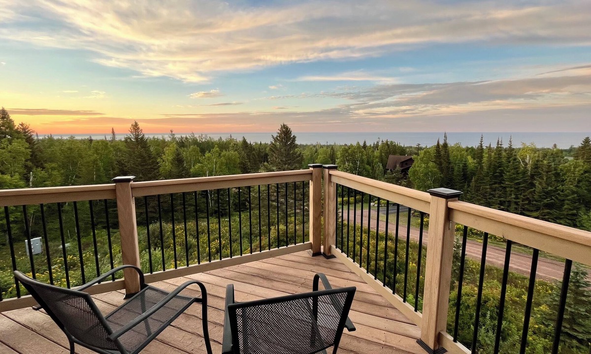 Lutsen House | Lake views throughout. Next to golf, hiking, biking trails and winery.