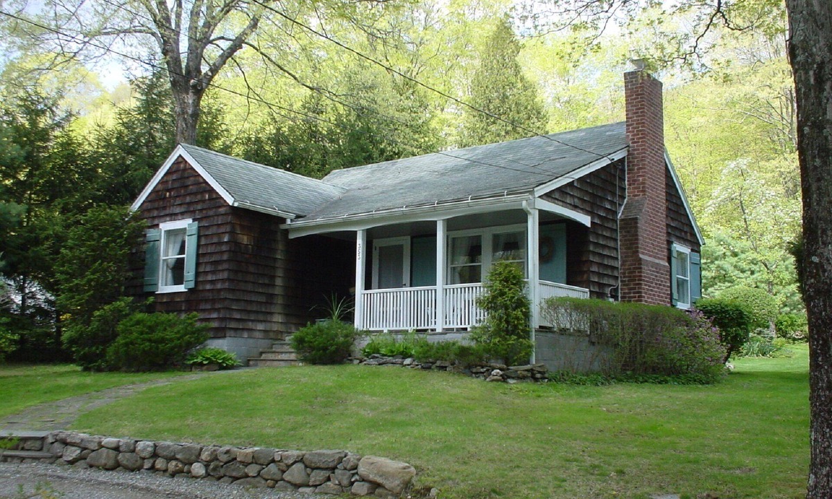 New Preston Cottage | Lake Waramaug Cottage