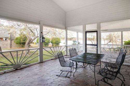 Liberty Hill House | Lake Wateree Home w/Boat Dock! Pets Welcome