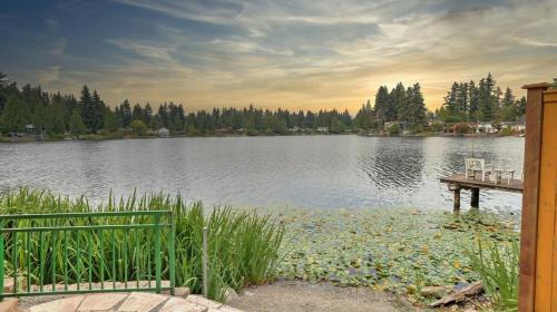 Lakeland North House | Lake Waterfront Craftsman Modern