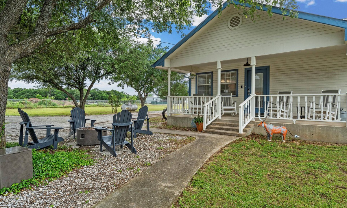 Morgan House | Lake Whitney Farmhouse with Boat Parking and Room to Relax