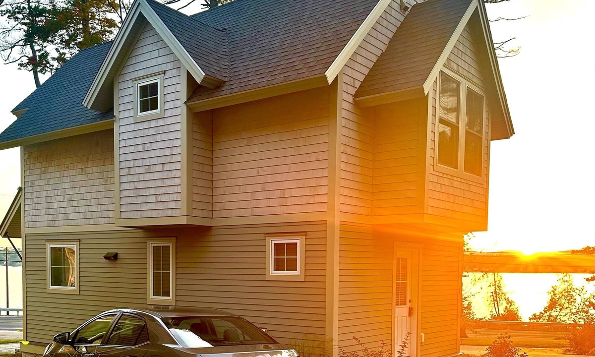 Laconia Cottage | Lake Winnipesaukee W/Dock included.