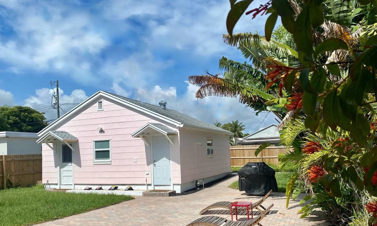 Mango Groves Cottage | Lake Worth Beach Cottage