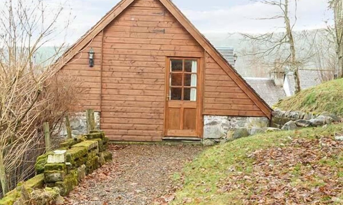 Glen Urquhart Cottage | Lakefield Apartment