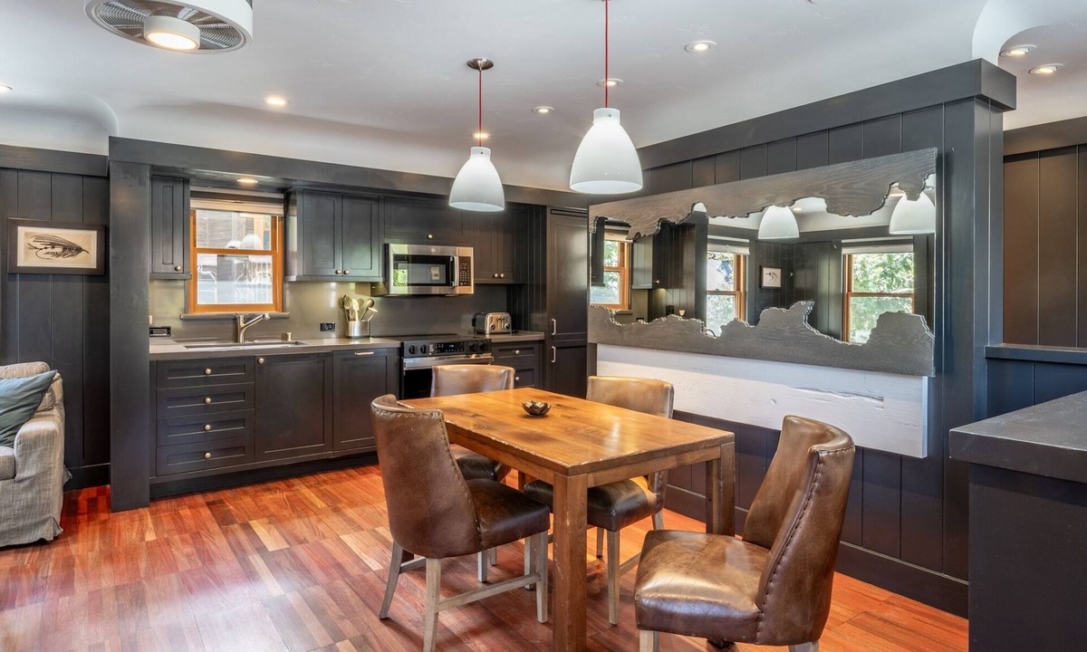 Homewood House | Lakefront 2BR Cottage Steps from Beach & Ski Resort