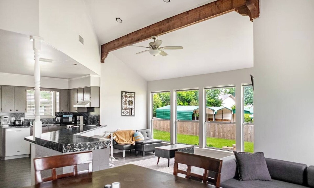 Shreveport House | Lakefront 2BR house - Boathouse & Pier