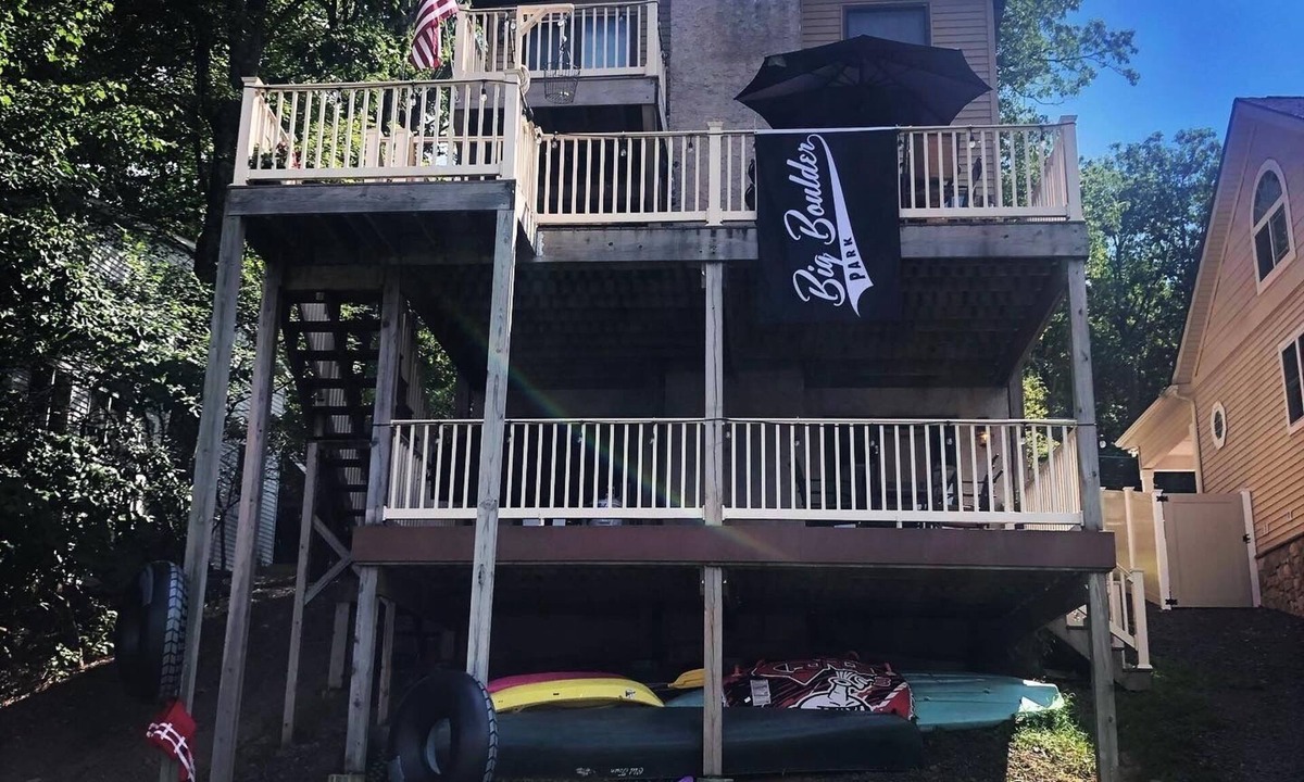 Lake Harmony House | Lakefront 3 bedroom house on Lake Harmony with prime location to everything