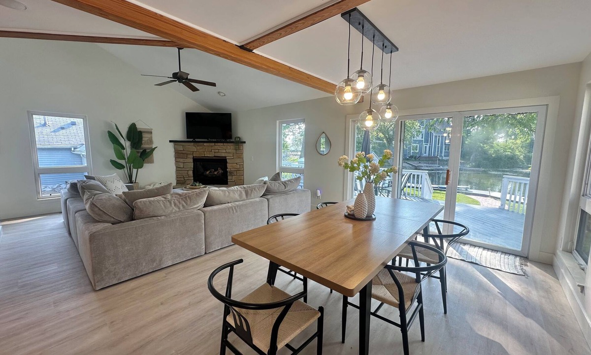 Waterford House | Lakefront 3br 2.5 bath house in Keego Harbor