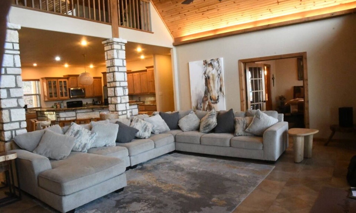 Texanna House | Lakefront 4 bedroom/4 bath family retreat with bunk room and beautiful views