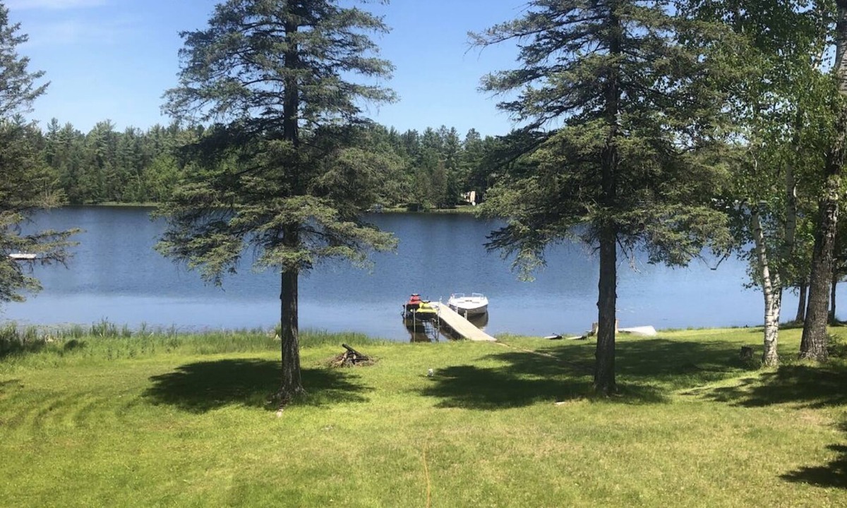 Loretto Cabin | Lakefront 4 Bedroom Cabin