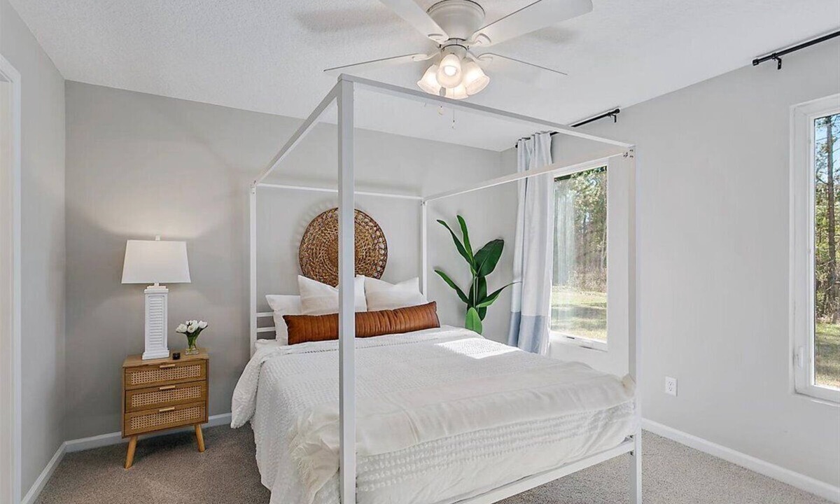 St. Marys House | Lakefront 4BR Retreat Near Kings Bay Modern & Remote Work Ready