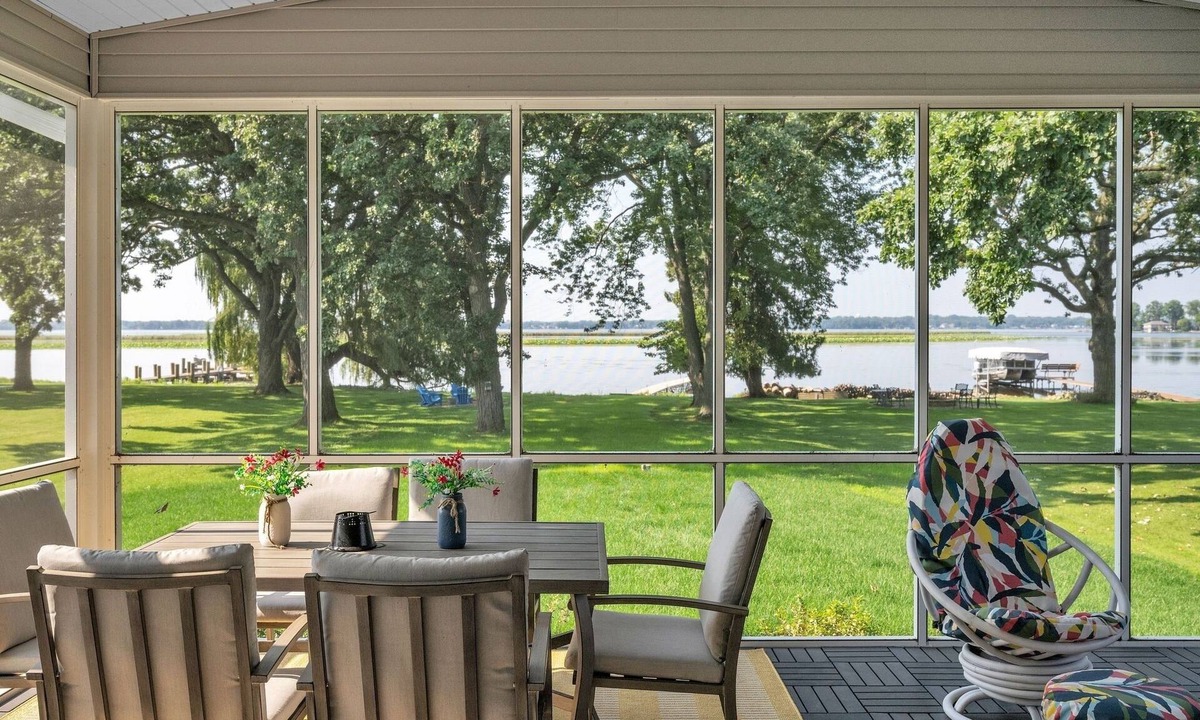 Butte Des Morts House | Lakefront 4BR w/Dock & Kayaks | Oshkosh