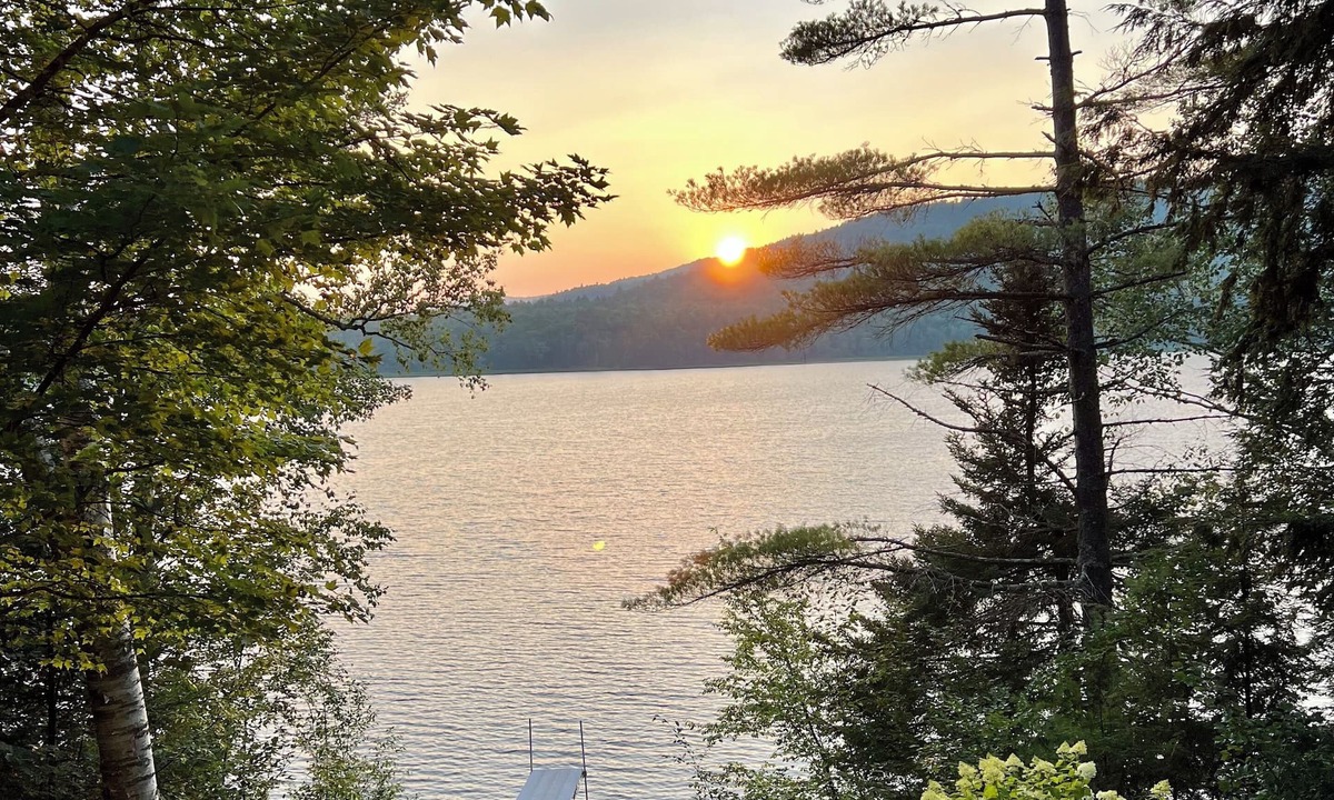 Plymouth House | Lakefront 4BR3BA modern retreat with private dock, kayaks, firepit plus dogs OK