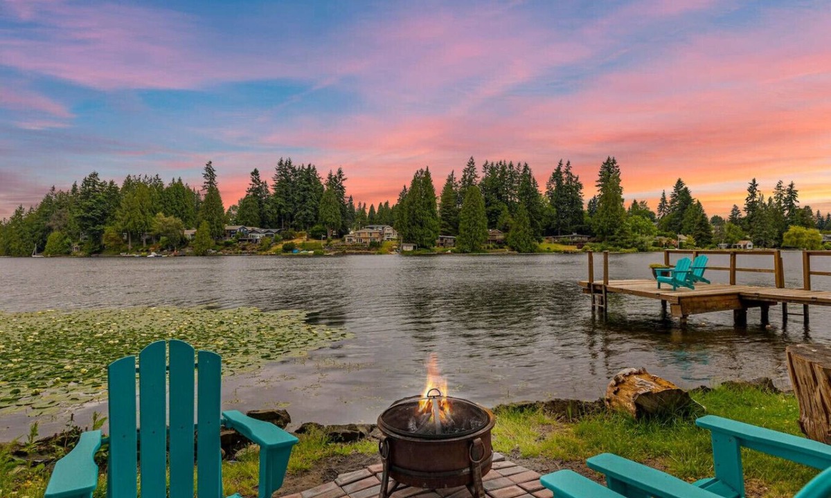 Martha Lake House | Lakefront 5BR House | Gorg View Jacuzzi Kayak