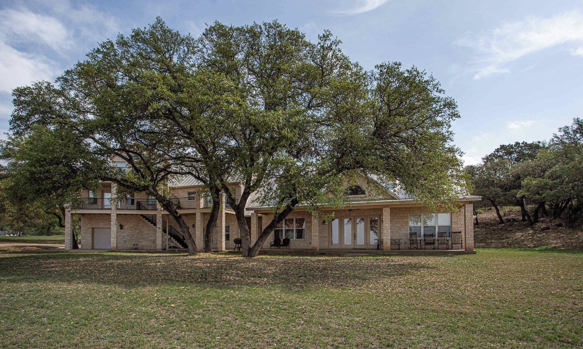 Burnet House | Lakefront 6BR Retreat w/Game Room