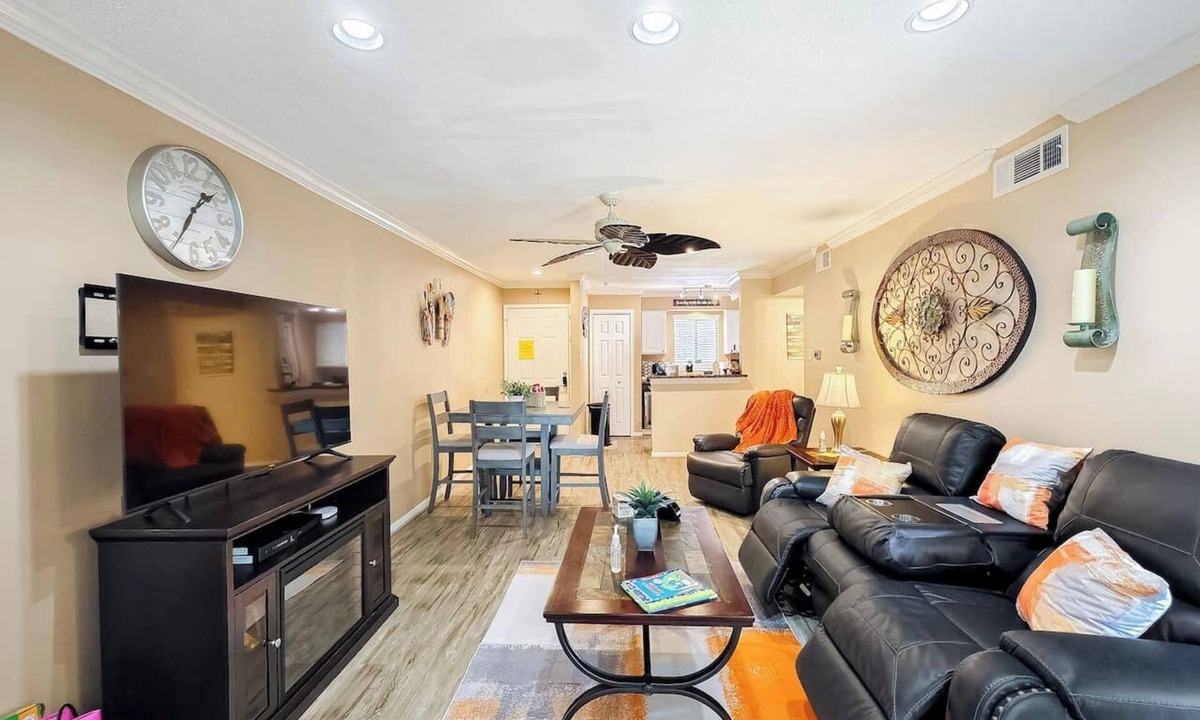 Walden on Lake Conroe Condo | Lakefront Action | Paddle Pickle Pool Sunset