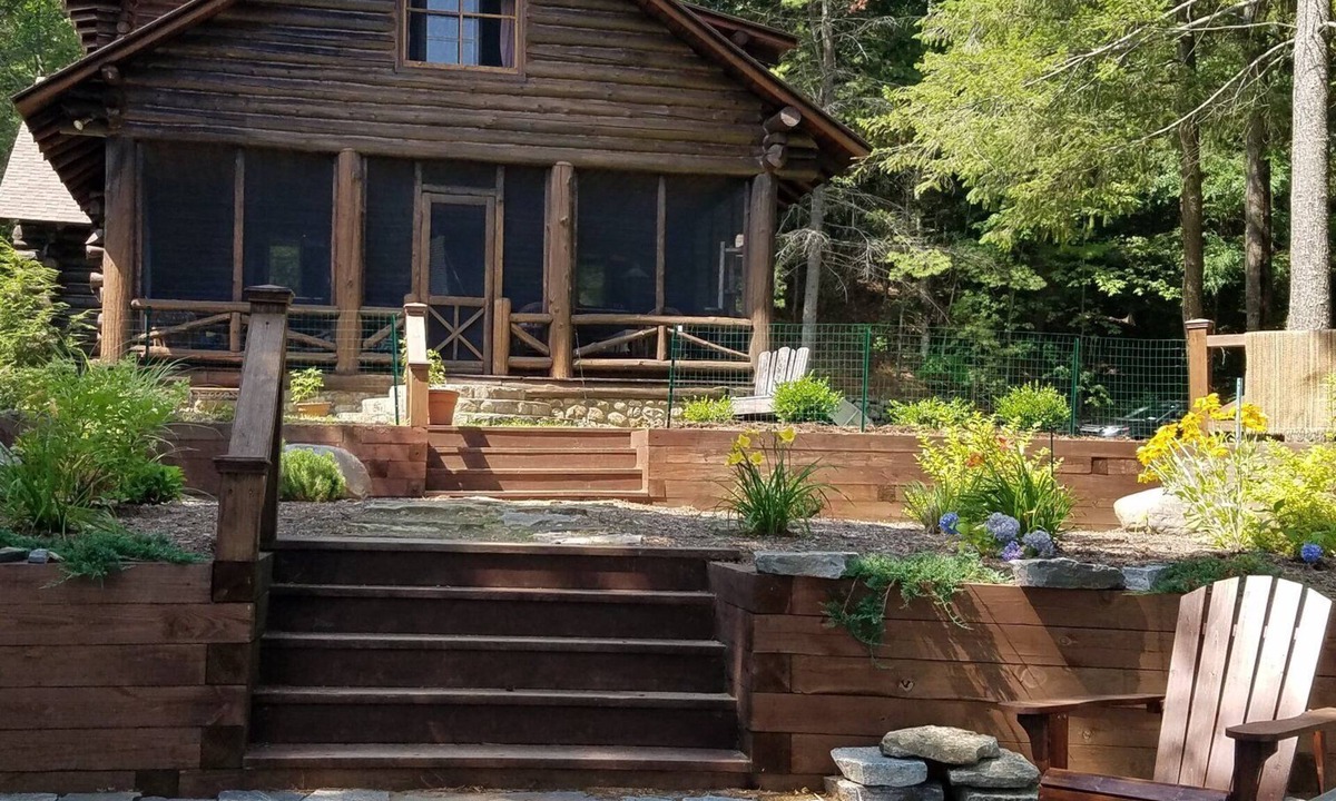 Lake Luzerne-Hadley House | Lakefront Adirondack Log Cabin