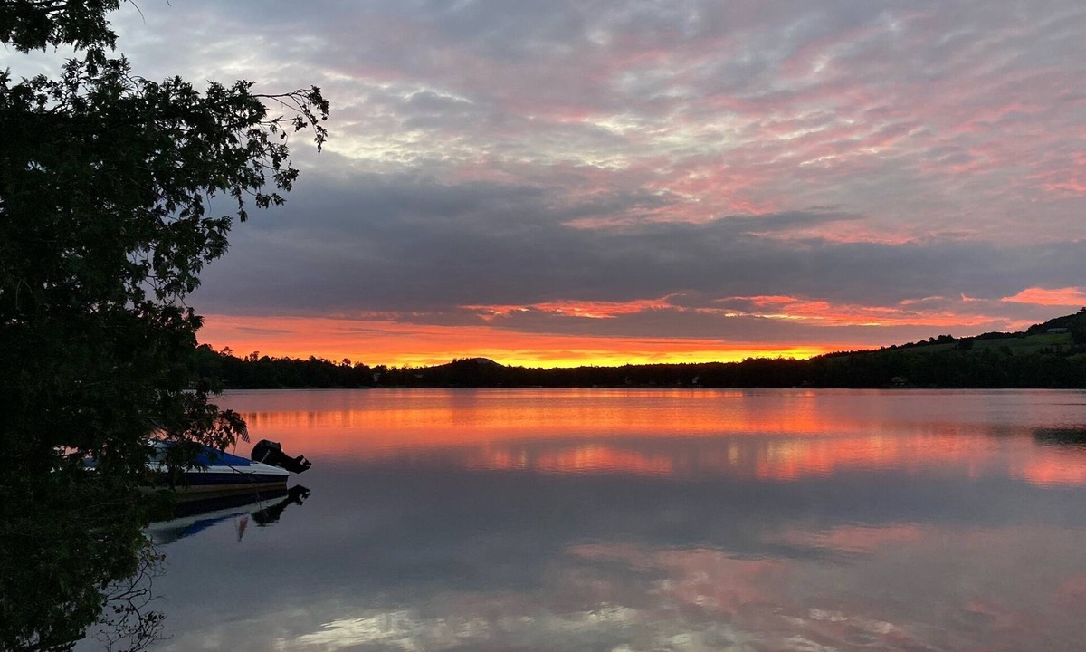 West Glover House | Lakefront apartment with lake views
