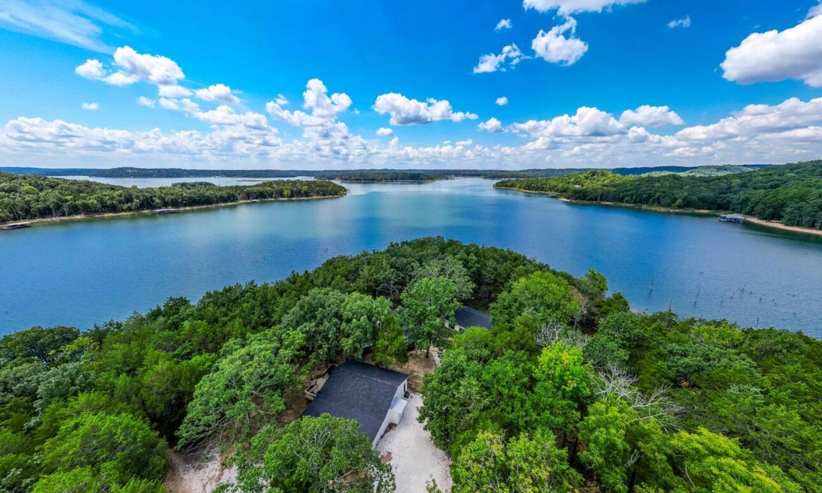 Garfield House | LAKEFRONT Bliss FLAT to water: Spacious home with Game Room, Sleeps 15 Guests!