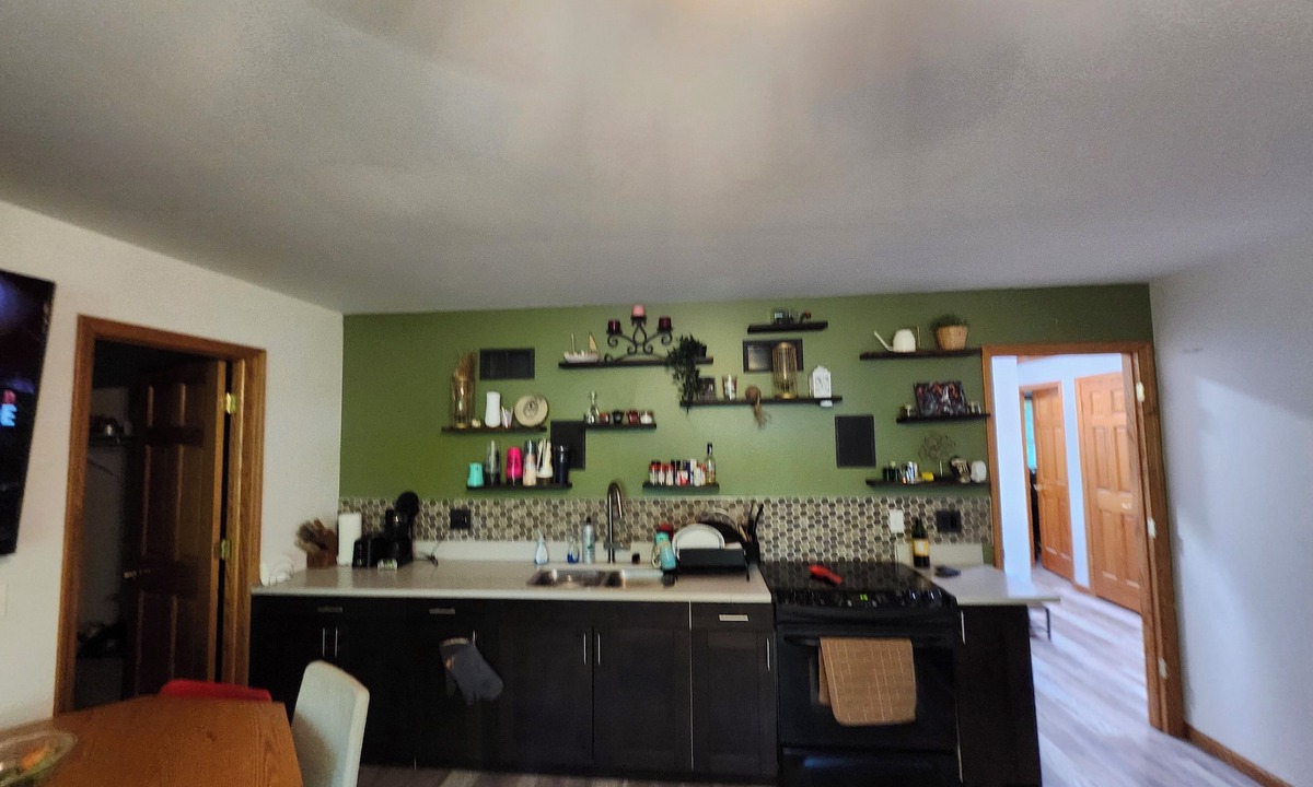 Ingleside House | Lakefront Bliss: Your Ultimate Vacation Haven Surrounded by Nature