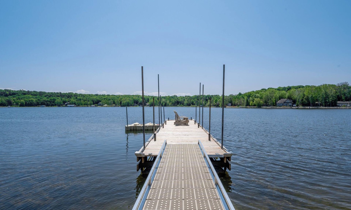 Lion's Head Cottage | LAKEFRONT| Boat Slip | Hot Tub