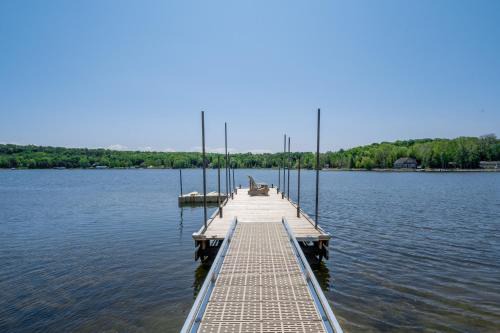 Lion's Head House | LAKEFRONT Boat Slip Hot Tub
